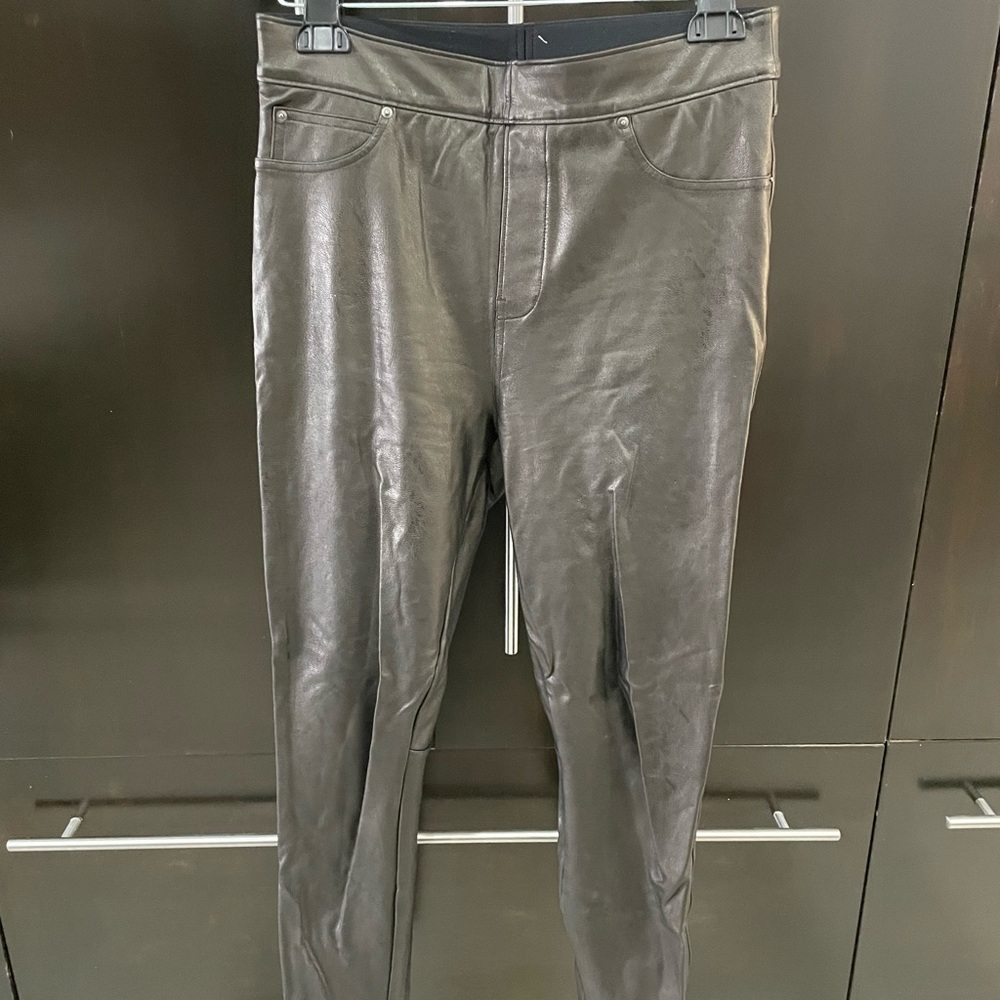 Spanx M leather like skinny straight pants
